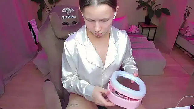 HelloRoxy online show from 12/26/24, 02:12