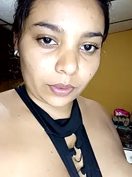 stefanie010 online show from 04/05/26, 12:08