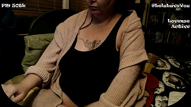 Snapshot of LeluLuvsYou chatting on 12/14/24, 08:13 LeluLuvsYou online show from 12/14/24, 08:13