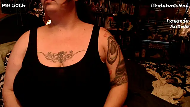 Snapshot of LeluLuvsYou chatting on 01/08/25, 01:09 LeluLuvsYou online show from 01/08/25, 01:09