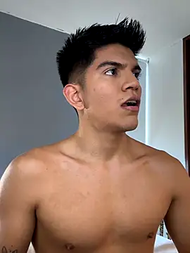 santiago 01 online show from 11/14/25, 08:18