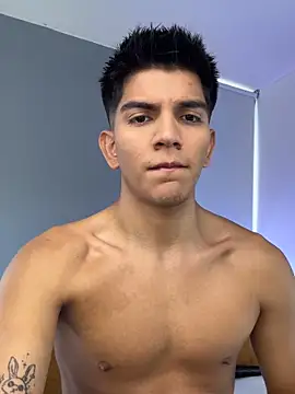 santiago 01 online show from 11/28/25, 08:55