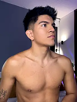 santiago 01 online show from 12/21/25, 01:02