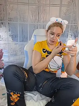 NaomiShimizu online show from 12/15/25, 09:08