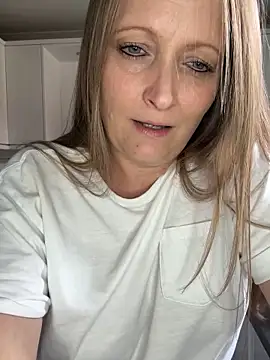 HoneyBluex online show from 09/15/25, 11:54