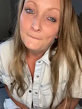 HoneyBluex online show from 10/27/25, 03:16