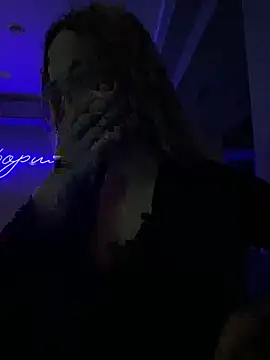 Lunalikaiya online show from 11/16/25, 04:23