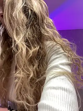 Lunalikaiya online show from 11/18/25, 05:17