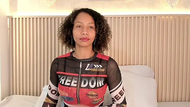 daiana curly online show from 03/28/26, 08:19