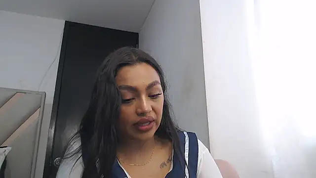 fairylatin222 online show from 10/31/25, 12:28