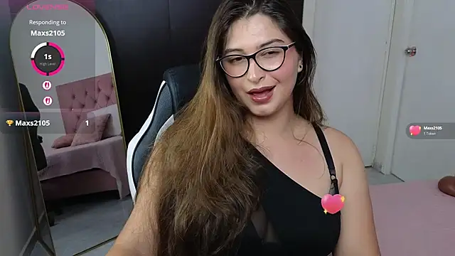 Snapshot of adara_lennox chatting on 05/25/26, 08:04 adara lennox online show from 05/25/26, 08:04