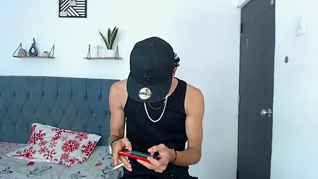 Snapshot of Harry_jhonsson chatting on 06/19/26, 04:17 Harry jhonsson online show from 06/19/26, 04:17