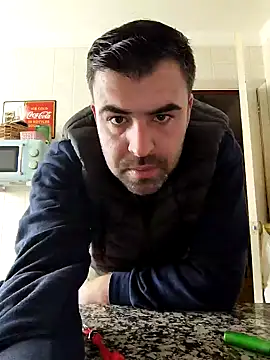 Snapshot of Vicio74@xh chatting on 12/29/24, 01:17 Vicio74xh online show from 12/29/24, 01:17