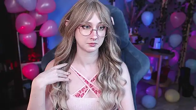 Snapshot of Rory_Pink chatting on 02/14/25, 11:20 Rory Pink online show from 02/14/25, 11:20