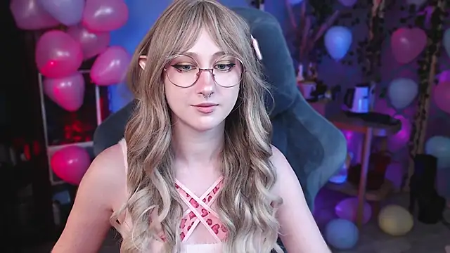 Snapshot of Rory_Pink chatting on 02/15/25, 03:06 Rory Pink online show from 02/15/25, 03:06