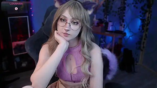 Snapshot of Rory_Pink chatting on 03/06/25, 05:22 Rory Pink online show from 03/06/25, 05:22