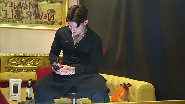 dantecoppolaa  online show from 04/24/26, 11:51