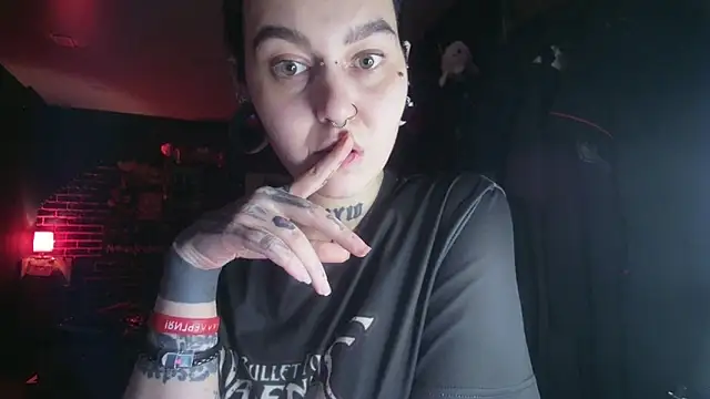 MoorderxDoll online show from 02/15/25, 12:15