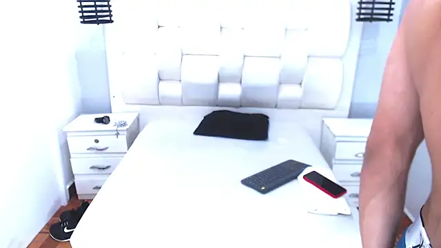 mailo bronw online show from 03/18/25, 08:26