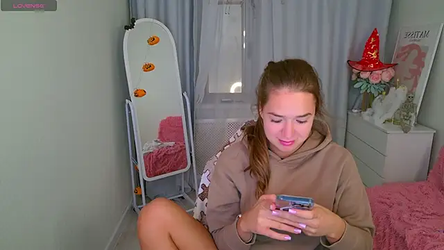 LovelyJessie online show from 10/15/25, 12:49