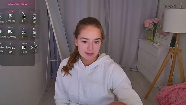Snapshot of LovelyJessie chatting on 04/21/26, 01:50 LovelyJessie online show from 04/21/26, 01:50