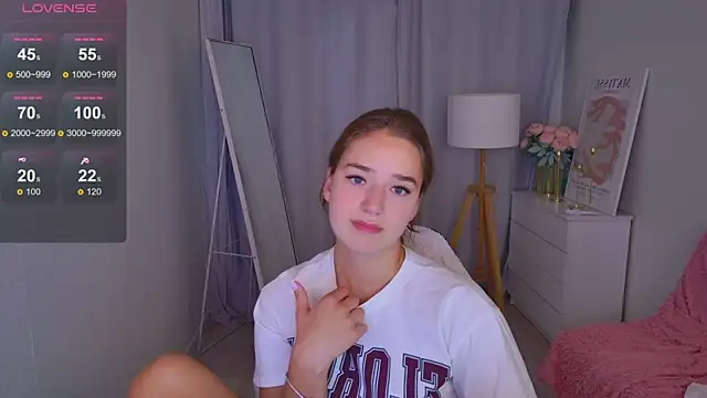 Snapshot of LovelyJessie chatting on 05/23/26, 01:48 LovelyJessie online show from 05/23/26, 01:48