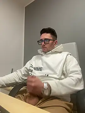 Snapshot of masterboss_ chatting on 01/19/25, 06:32 masterboss online show from 01/19/25, 06:32