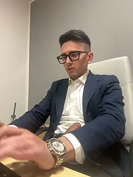 Snapshot of masterboss_ chatting on 03/13/25, 12:46 masterboss online show from 03/13/25, 12:46