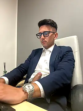 Snapshot of masterboss_ chatting on 10/02/25, 11:28 masterboss online show from 10/02/25, 11:28