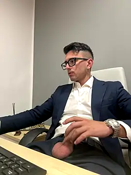 Snapshot of masterboss_ chatting on 10/30/25, 01:12 masterboss online show from 10/30/25, 01:12