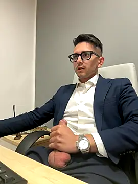 Snapshot of masterboss_ chatting on 10/31/25, 01:12 masterboss online show from 10/31/25, 01:12