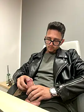 Snapshot of masterboss_ chatting on 11/02/25, 06:10 masterboss online show from 11/02/25, 06:10