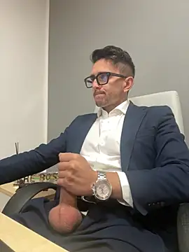 Snapshot of masterboss_ chatting on 11/03/25, 01:01 masterboss online show from 11/03/25, 01:01