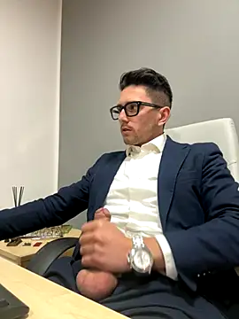 Snapshot of masterboss_ chatting on 11/24/25, 12:49 masterboss online show from 11/24/25, 12:49