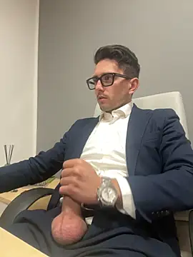 Snapshot of masterboss_ chatting on 12/04/25, 12:36 masterboss online show from 12/04/25, 12:36