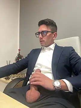 Snapshot of masterboss_ chatting on 12/18/25, 07:53 masterboss online show from 12/18/25, 07:53