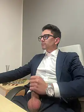 Snapshot of masterboss_ chatting on 01/14/26, 12:44 masterboss online show from 01/14/26, 12:44