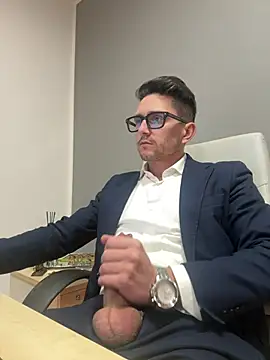 Snapshot of masterboss_ chatting on 02/19/26, 12:45 masterboss online show from 02/19/26, 12:45