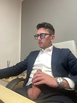 Snapshot of masterboss_ chatting on 03/06/26, 12:56 masterboss online show from 03/06/26, 12:56