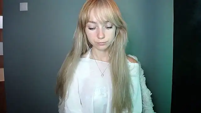 LuciaYoung online show from 09/23/25, 12:19