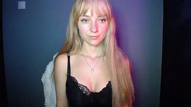 LuciaYoung online show from 09/25/25, 06:55