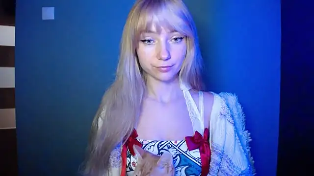 LuciaYoung online show from 10/05/25, 06:23