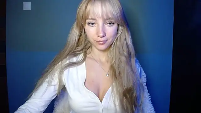 LuciaYoung online show from 10/11/25, 05:28