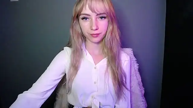 LuciaYoung online show from 12/20/25, 07:32