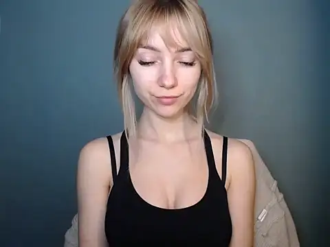 LuciaYoung online show from 02/09/26, 07:45