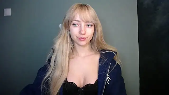 LuciaYoung online show from 04/15/26, 06:15