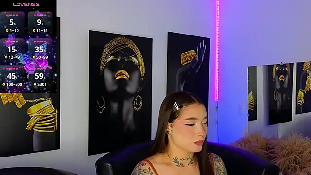  brenna hanson online show from 02/17/25, 07:42