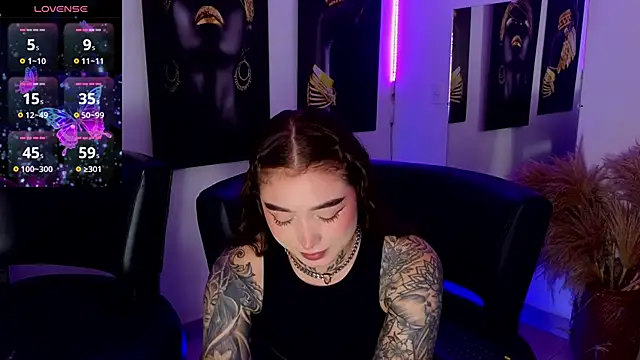  brenna hanson online show from 11/22/25, 07:02