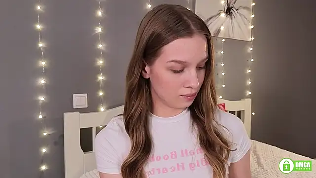 Snapshot of CutieBeauty chatting on 01/01/25, 06:59 CutieBeauty online show from 01/01/25, 06:59