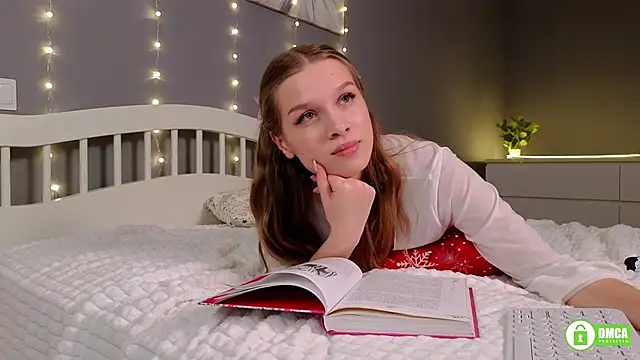 Snapshot of CutieBeauty chatting on 01/13/25, 04:08 CutieBeauty online show from 01/13/25, 04:08